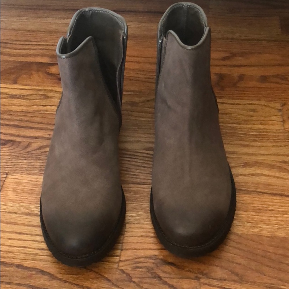 BRAND NEW STEVE MADDEN BOOTIES